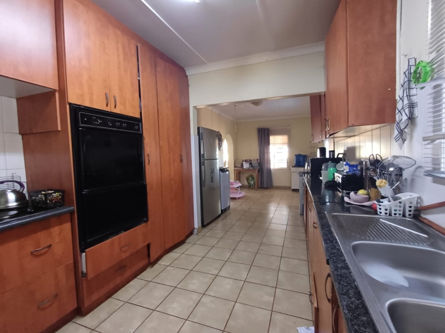 3 Bedroom Property for Sale in Roosheuwel Ext 2 North West